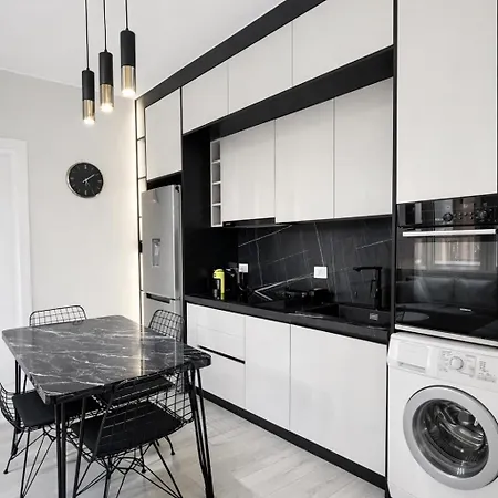 Luxurious - Self Check-in Apartment Tirana